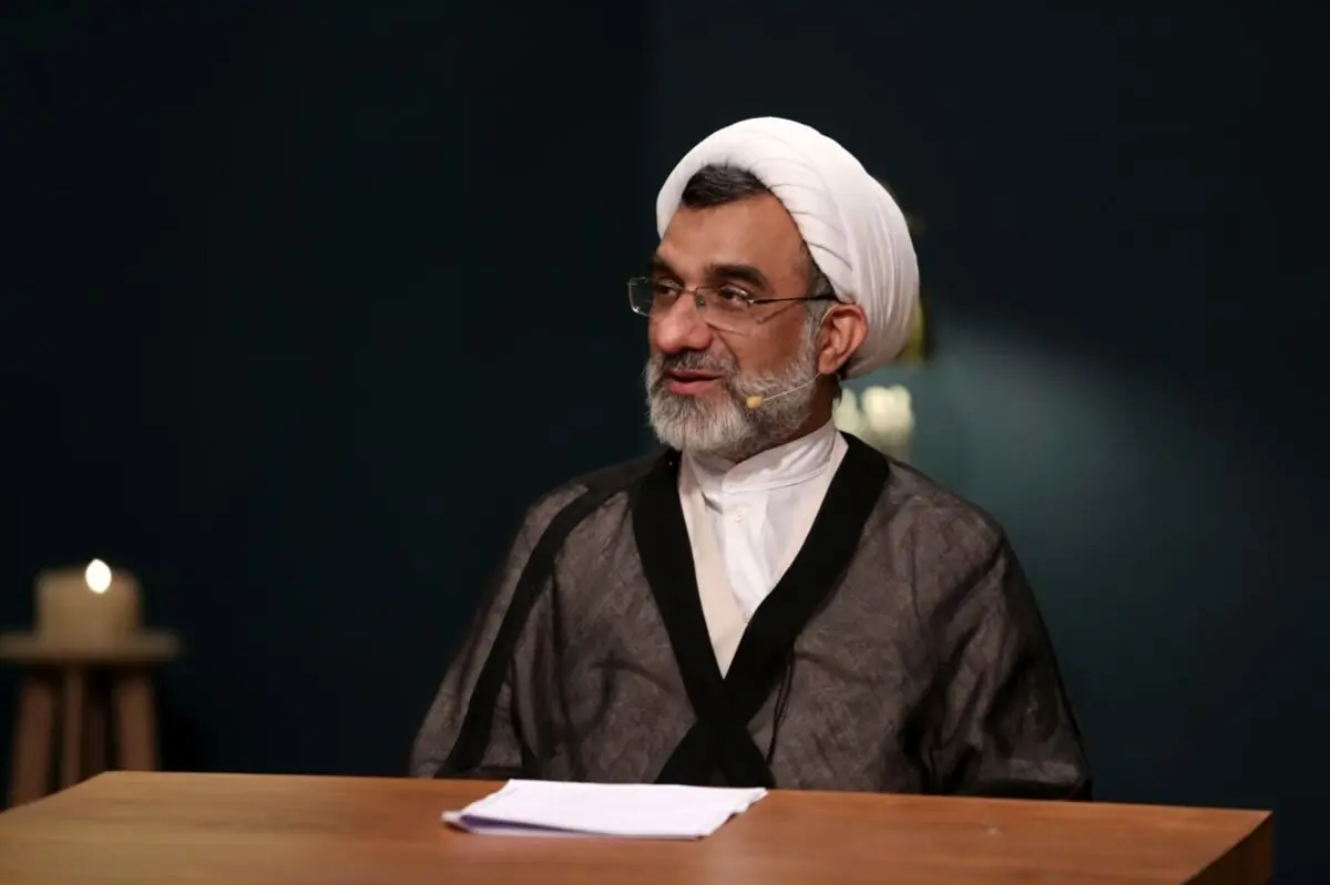 خسروپناه: ما هنوز در میانه جنگ هستیم/ تصمیمهای عجولانه و احساساتی در مسئله حجاب کارساز نیست