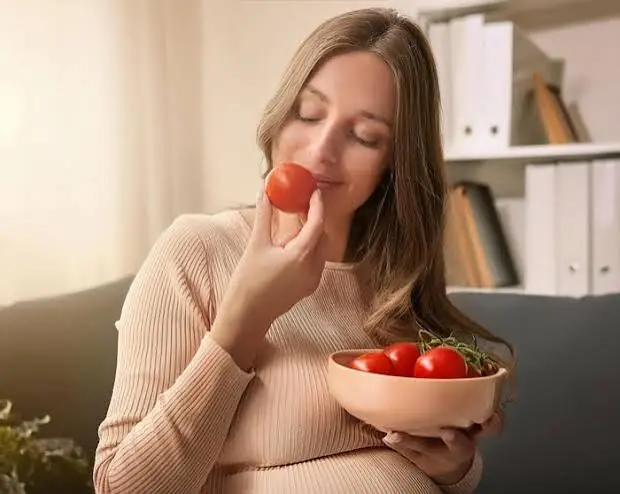 خوردن گوجه فرنگی برای برخی عارضه دارد