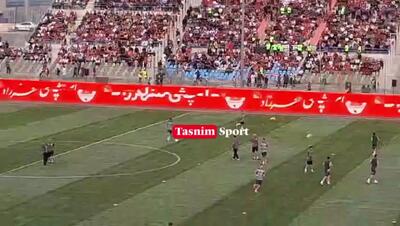  ویدیو | تشویق ویژه پرسپولیسی‌ها برای بازیکن ذوب‌آهن