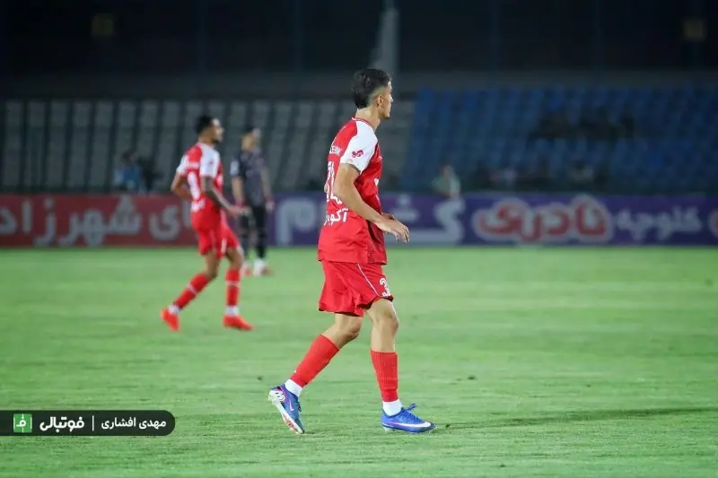 اقدام عجیب محمودی؛ با استوک آبی بازی کرد!