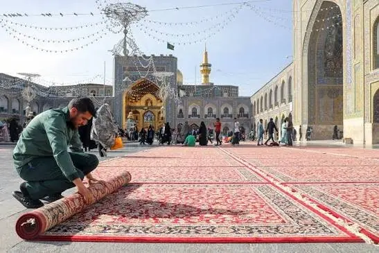 قالیبافان خاصه امام رضا (ع) | فرشهای حرم رضوی به دست اهالی این روستا بافته میشود