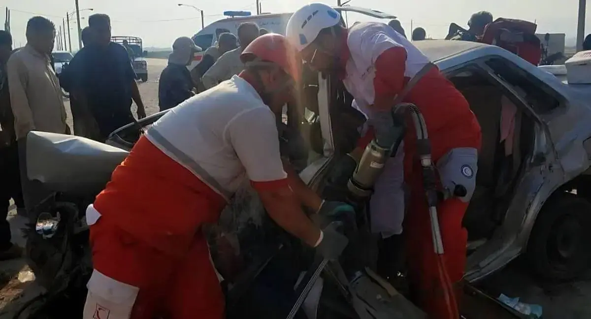 تصادف رخبهرخ پراید و پاترول در جاده لار ـ بندرعباس/۲ نفر جان باختند