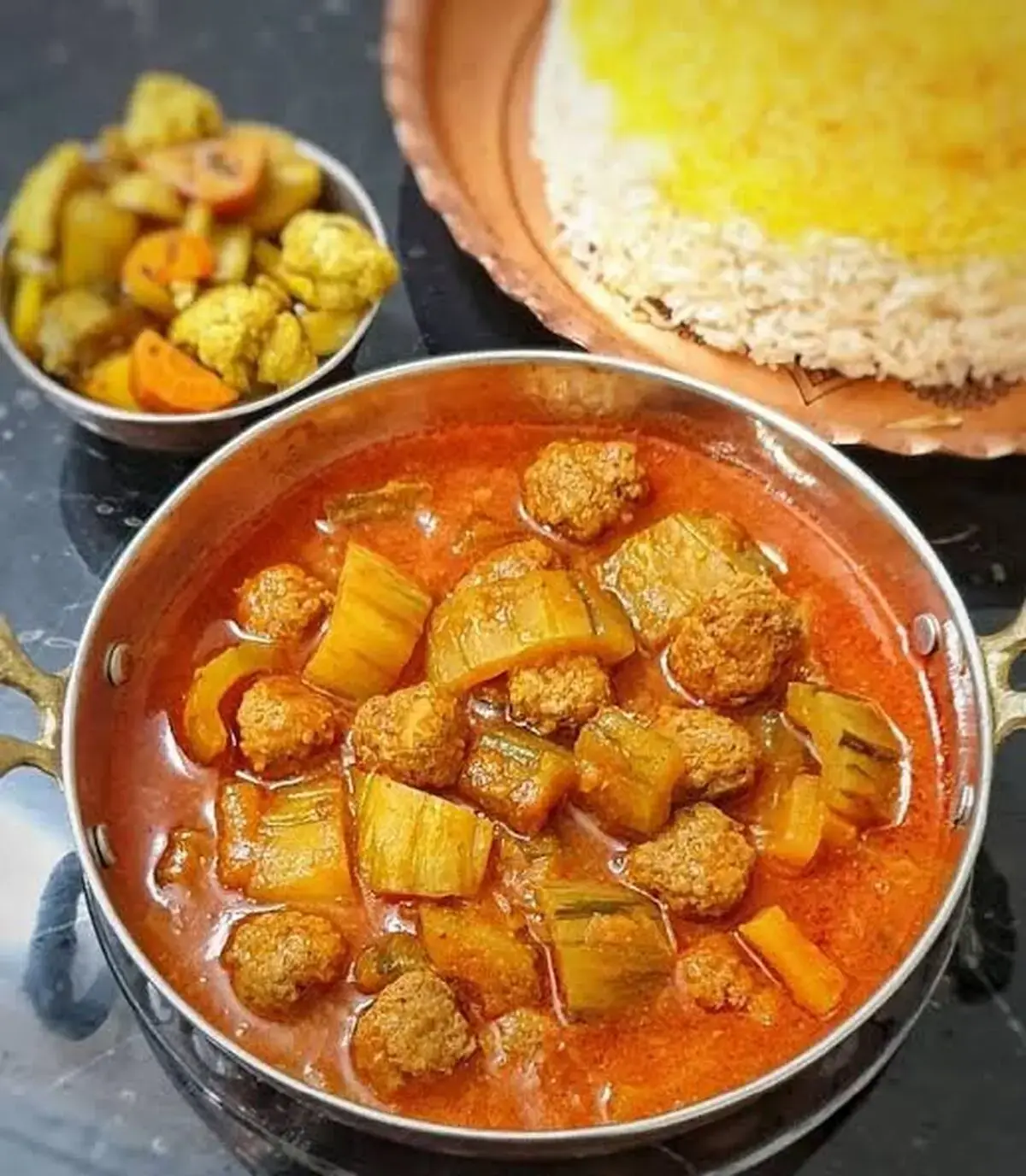 خورش خیار چنبر با گوشت قلقلی؛ طعمی که غافلگیرتان می کند