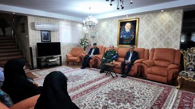  دیدار معاون اجرایی رئیس‌جمهور و سرپرست وزارت دفاع با خانواده وزیر دفاع شهید