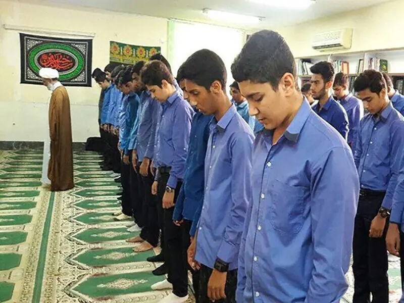 جوانان را با زبان خودشان به نماز دعوت کنیم