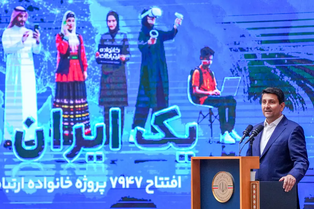 وزیر ارتباطات: از حق مردم در برخورداری از اینترنت پایدار کوتاه نمیآییم