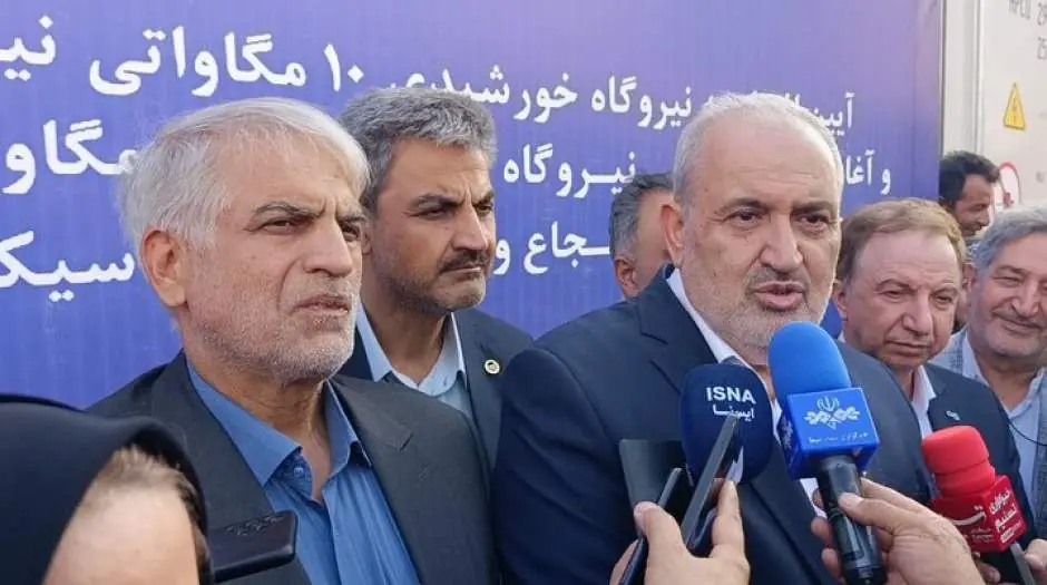  وزیر نیرو: ظرفیت انرژی‌های تجدیدپذیر تا پایان امسال به ۱۲ هزار مگاوات می‌رسد - مردم سالاری آنلاین