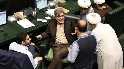 نماینده مجلس: اقلیتی پر سروصدا در مجلس، همچنان بر طبل اختلاف و تفرقه میکوبند - مردم سالاری آنلاین