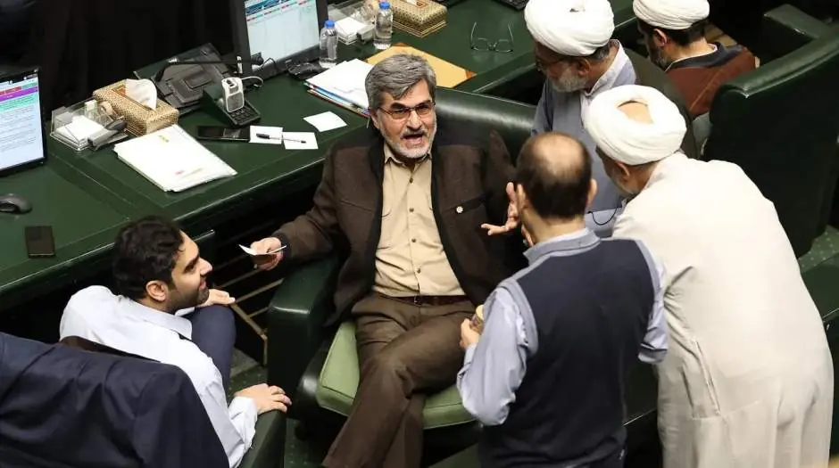 نماینده مجلس: اقلیتی پر سروصدا در مجلس، همچنان بر طبل اختلاف و تفرقه میکوبند - مردم سالاری آنلاین