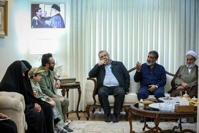 دیدار اعضای دفتر حفظ و نشر آثار رهبر شهید با خانواده شهید تنگسیری