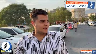  فیلم ؛ کری خواندن هوادار پرسپولیس برای استقلال: از نگاه ما دربی ۱۰۷ را بردیم