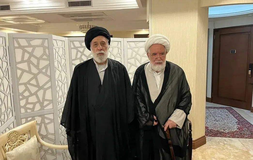  سید هادی خامنه‌ای در دیدار با کروبی: مردم مهمترین پشتوانه نظام هستند / شایسته نیست مردم با شدیدترین فشار اقتصادی مواجه باشند - سلام نو