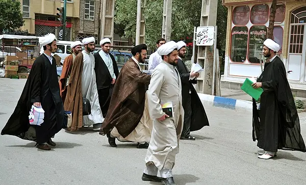 نقد روحانیت بدون تفکیک میان «نهاد، جریان و فرد» فاقد دقت علمی است؛ نوشتاری از استاد ابوالقاسم مستشاری راد