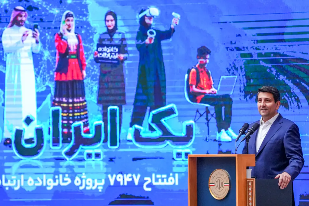  وزیر ارتباطات: از حق مردم در برخورداری از اینترنت پایدار کوتاه نمی‌آییم