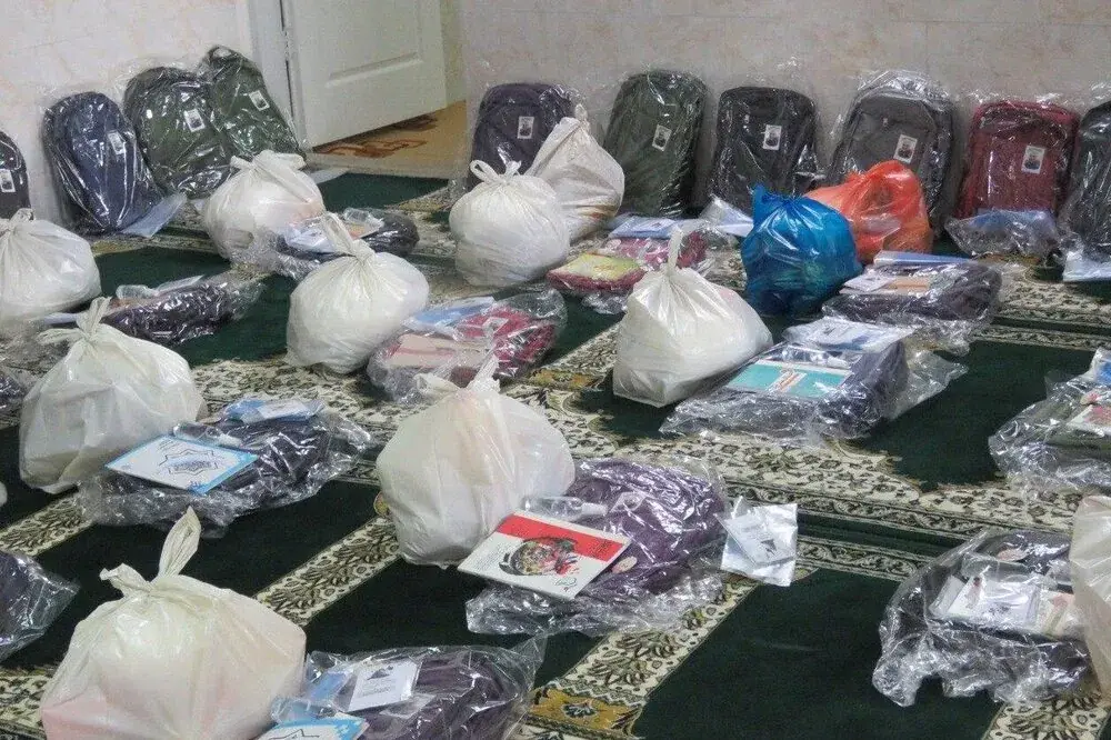 توزیع ۷۵۰۰ بسته لوازمالتحریر میان دانشآموزان تحت پوشش کمیته امداد سمنان/ دستگیری از خانوادههای نیازمند در آستانه سال تحصیلی+ فیلم