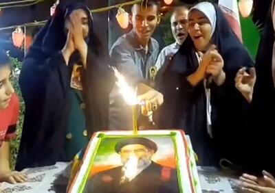  جشن تولد رهبر انقلاب در تجمع شبانه سمنان
