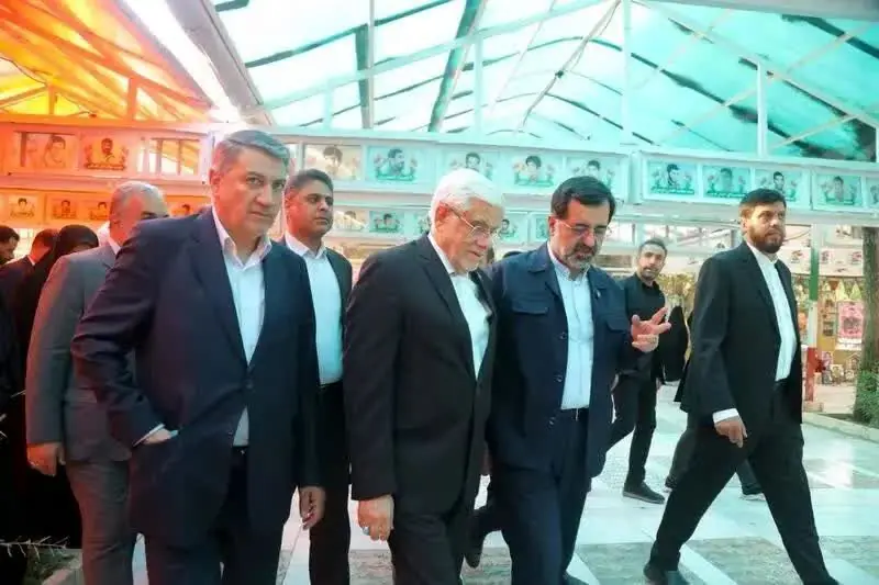 حضور محافظ مشهور رئیسی در حلقه محافظان عارف + تصاویر