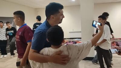  عکس یادگاری مجتبی حسینی با هواداران بعد از بازی با خیبر