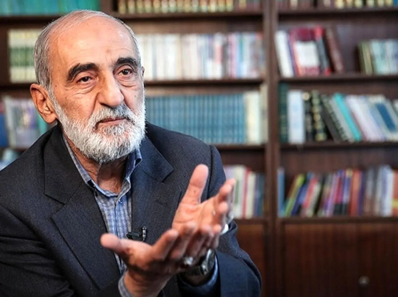 حمله حسین شریعتمداری به سید محمد خاتمی و حسن روحانی: مفهوم واقعی اظهاراتشان تسلیم بیشرفانه و ذلیلانه است