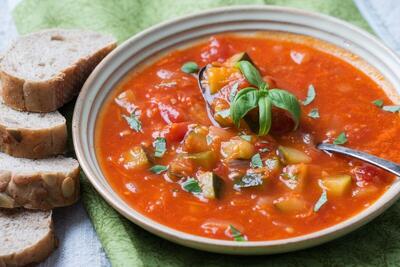 اشکنه بادمجان؛ غذای ساده تهرانیها که با نان غوغا میکند + طرز تهیه خانگی