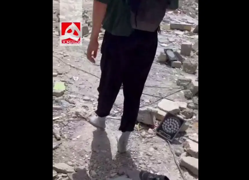 پای برهنه گردشگر هلندی در قتلگاه دانشآموزان میناب | ویدئو