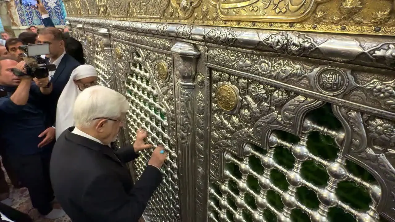 معاون اول رئیسجمهور حرم مطهر حضرت معصومه (س) را زیارت کرد