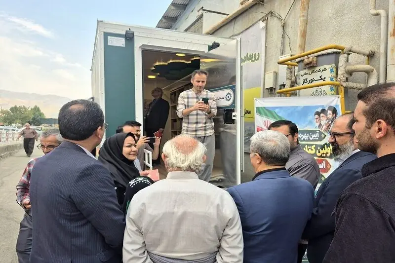 «عدالت فرهنگی» روی چرخهای سیار؛ نخستین کتابخانه متحرک کردستان راه افتاد