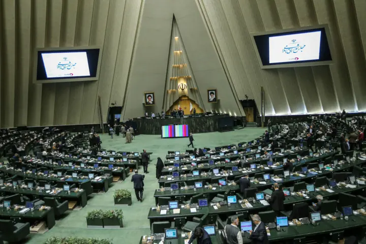 شوک در مجلس؛ کارت زرد به وزیر ارتباطات بهخاطر اینترنت و آنتندهی