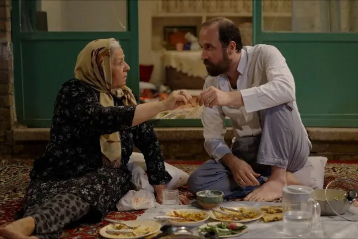 شبی در کنار مادر مبتلا به آلزایمر؛ وقتی واقعیت و خیال ترکیب میشوند