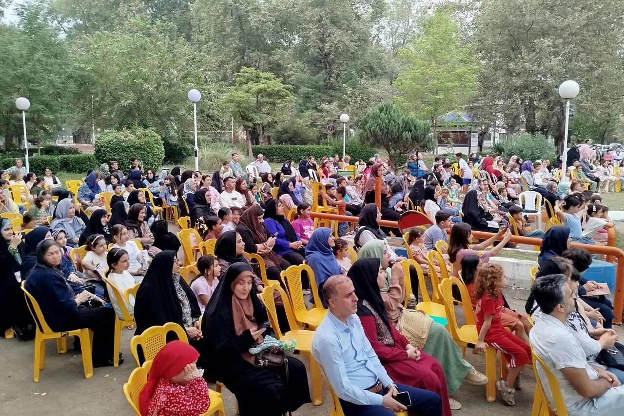 گزارش میدانی خبرنگار مهر از حضور تماشا خانه سیار  در آستانه اشرفیه
