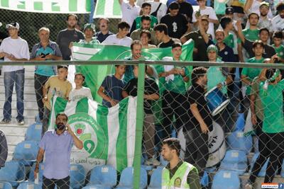  تصاویری از حضور هواداران ذوب آهن در ورزشگاه شهر قدس دیدار برابر پرسپولیس