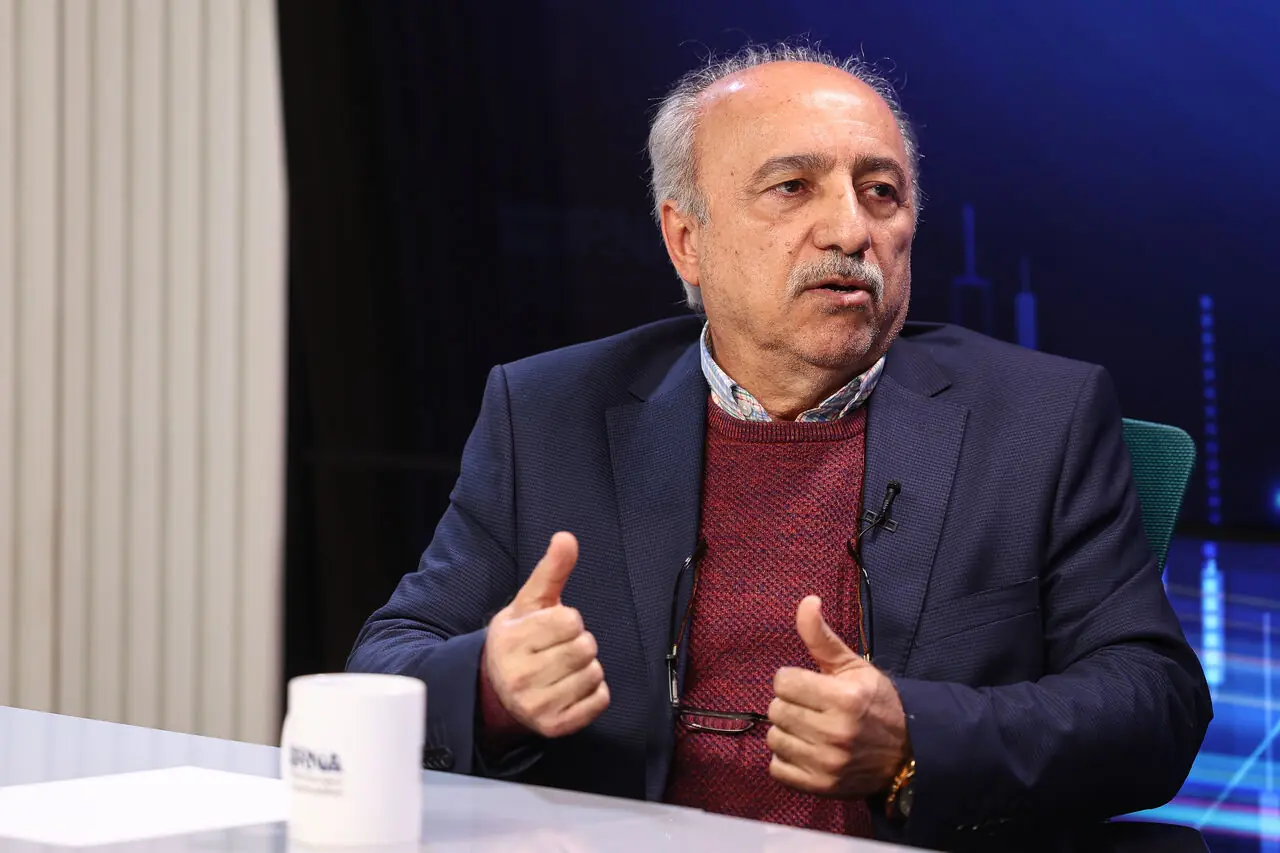 کارشناس اقتصادی: رفع موانع تولید باید از بنگاههای کوچک و متوسط آغاز شود