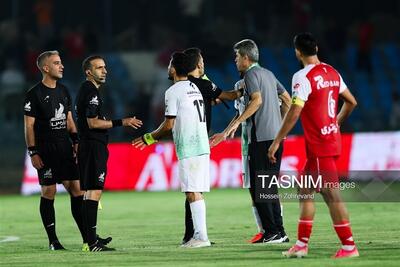 لگد زدن هافبک ذوب‌آهن به درِ اتاق داوران پس از بازی با پرسپولیس! - تسنیم
