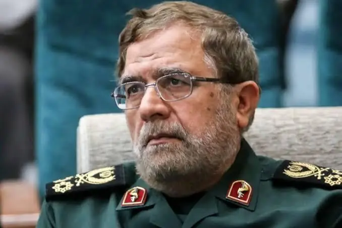 سرلشکر ایزدی:در برابر تهدیدات قدرتهای بزرگ جهان ایستادهایم