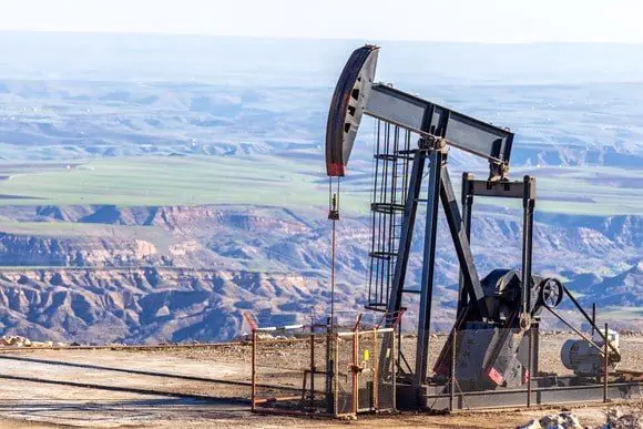 چرا بانکهای مرکزی دیگر تنها به قیمت نفت خام نگاه نمیکنند؟