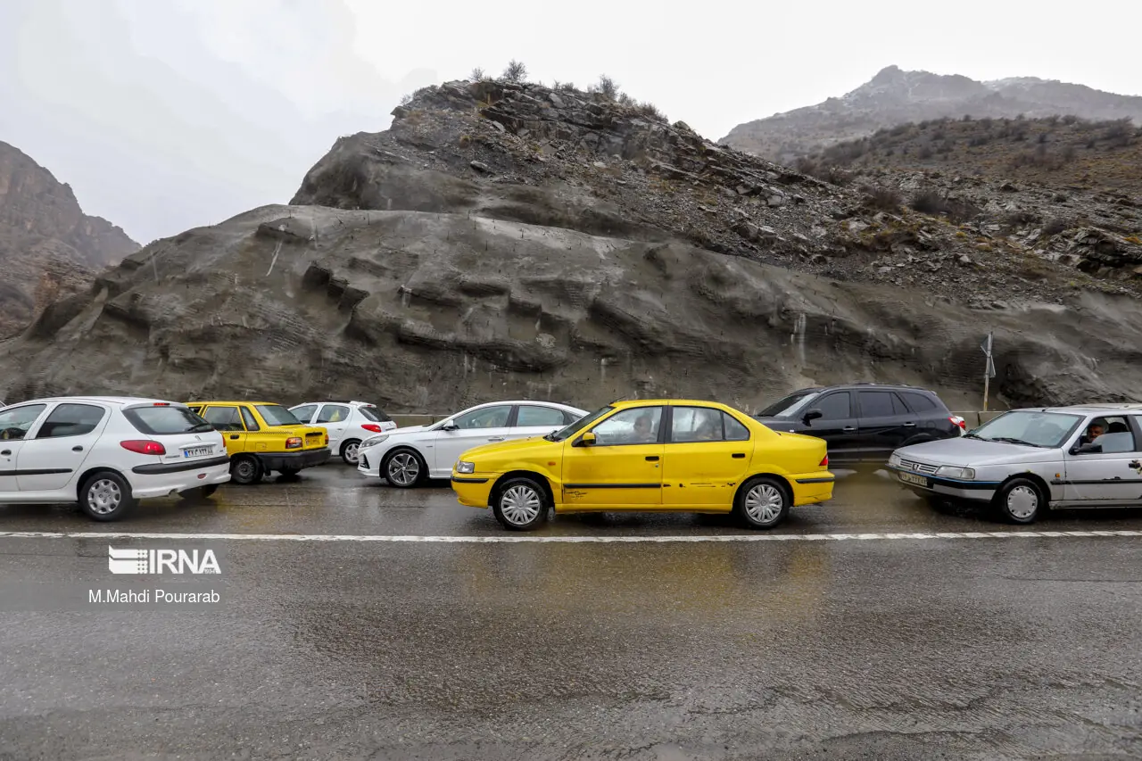 جاده چالوس و آزادراه تهران - شمال پس از ۱۴ ساعت انسداد بازگشایی شد