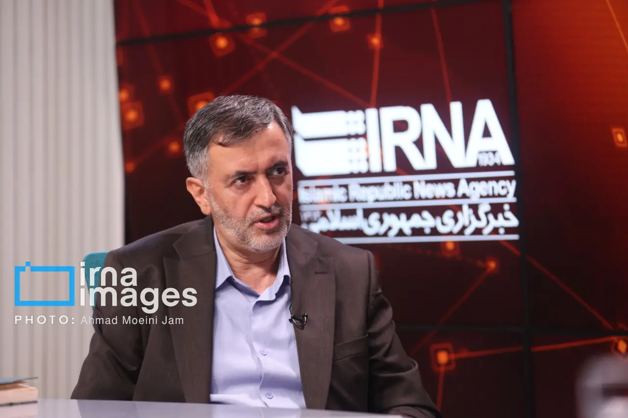 عبدالله گنجی: تریبونهای خاص در شکلگیری دوقطبی نقش دارند
