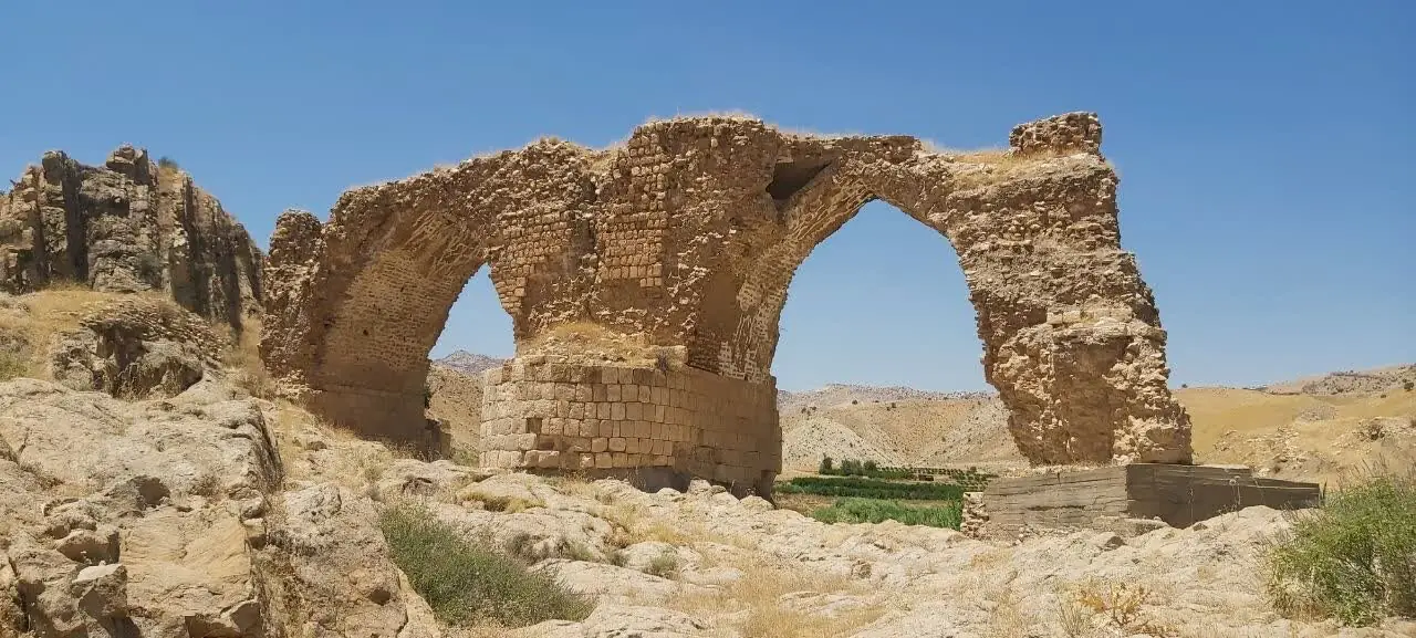 عملیات حفاظت و مرمت پل تاریخی سیاهپله لرستان آغاز شد