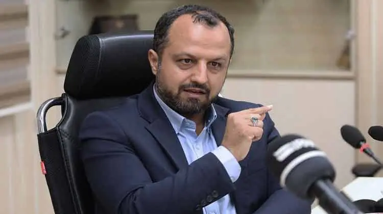 وزیر اقتصاد: دولت و مجلس بانکها را قلک بیانتها تصور نکنند