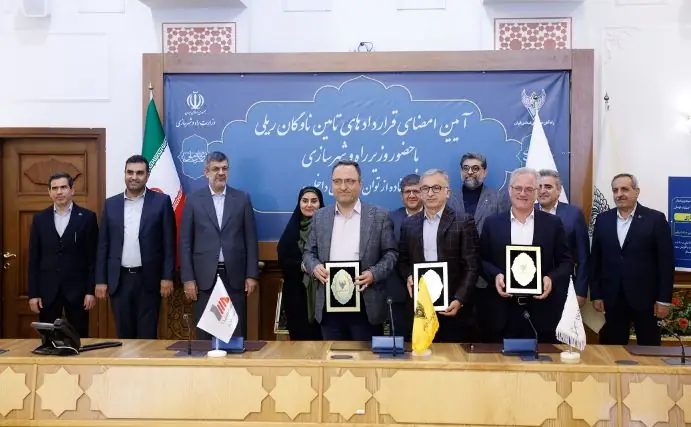  امضای بزرگترین قرارداد خرید لکوموتیو تولید داخل و بازسازی لکوموتیوهای مسافری با حضور وزیر راه و شهرسازی