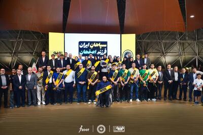 بدرقه ۲۹ ورزشکار و مربی عازم ناگویا توسط باشگاه سپاهان