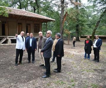  بازدید دستیار رییس جمهور از موزه روستایی گلستان