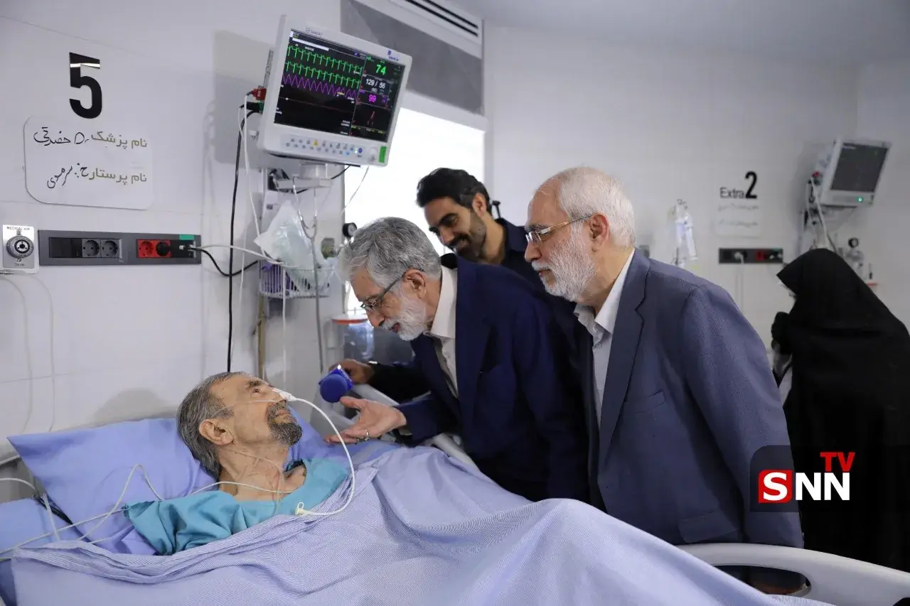نمایندگان رهبر انقلاب از موسوی گرمارودی چهره ماندگار شعر و ادبیات عیادت کردند