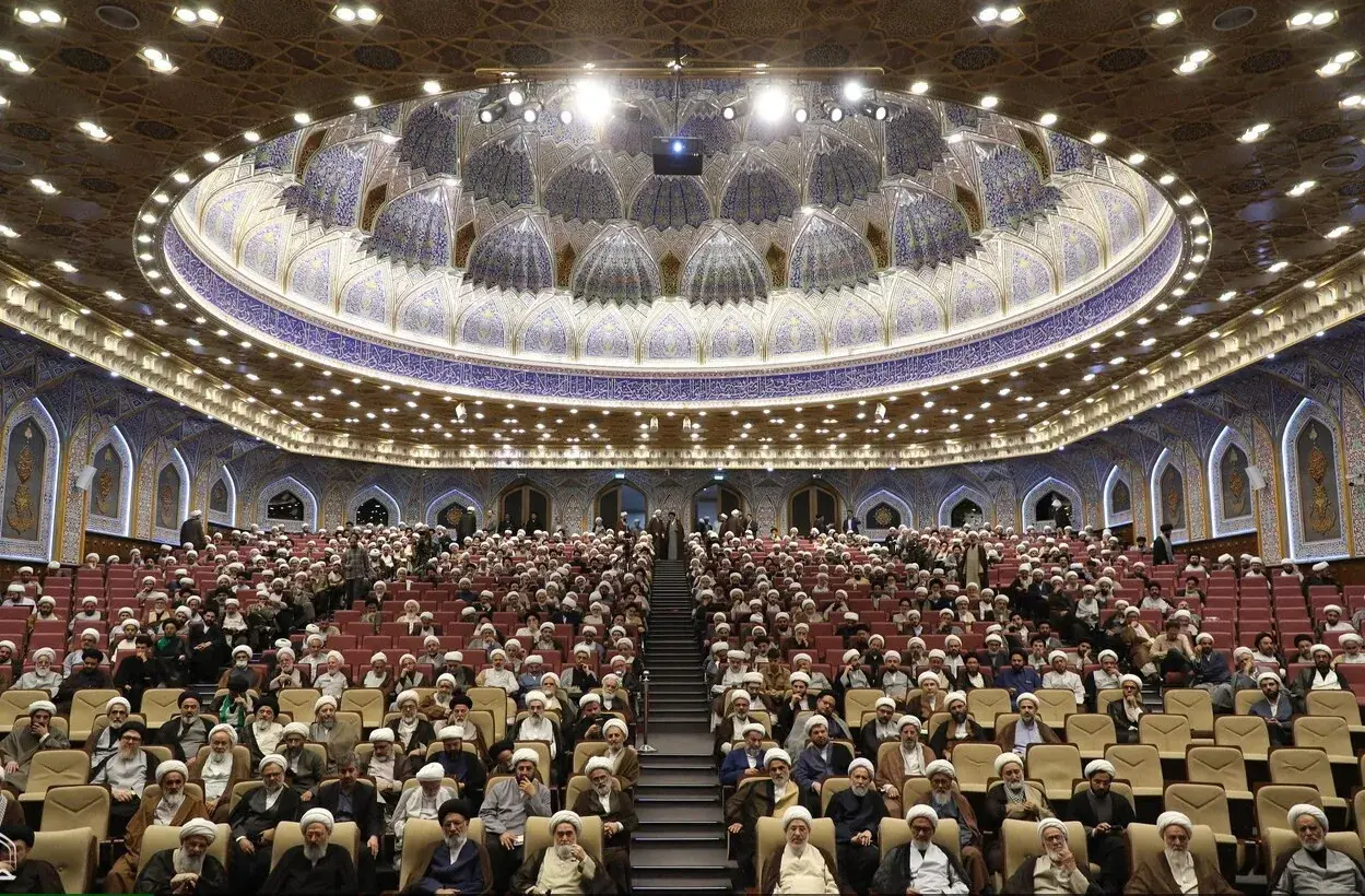 عکس و مکث/ توصیه به برخورد زیر سقف مجلل