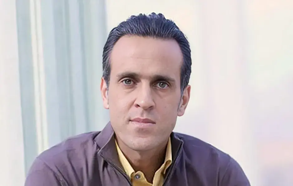 علی کریمی خطاب به رضا پهلوی: من را با کسی که پول توجیبی خودش را از مادرش میگیرد، مقایسه نکنید