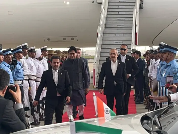 پزشکیان وارد دهلی نو شد