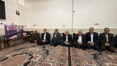 وزیر ارشاد با خانواده شهدای ناو دنا در کهگیلویه و بویراحمد دیدار کرد