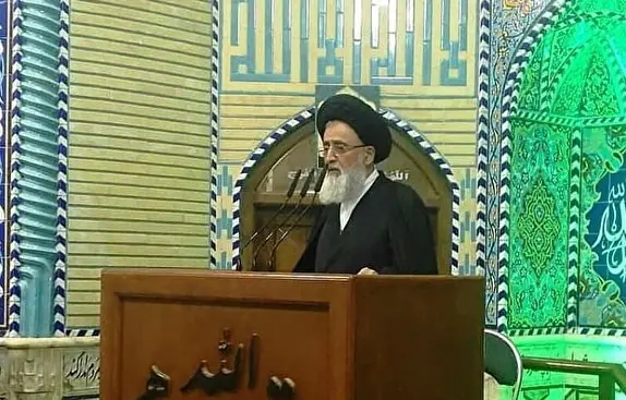  امام جمعه موقت یزد: مردم ایران عزت خود را با آب و نان معاوضه نمی‌کنند