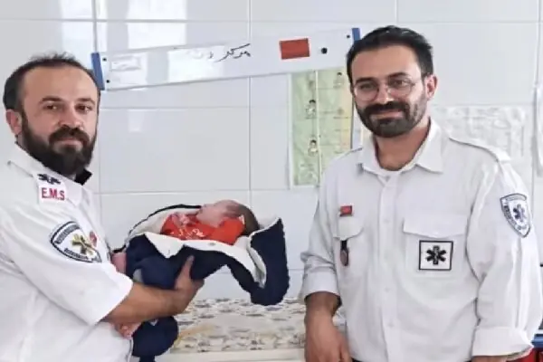وقتی آمبولانس، اتاق زایمان شد؛ تولد نوزاد در مسیر دیشموک