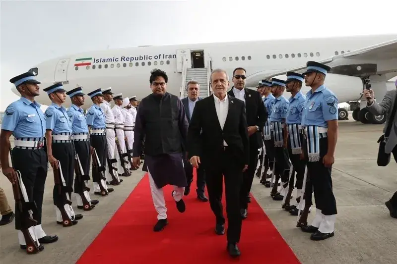 پزشکیان وارد دهلینو شد